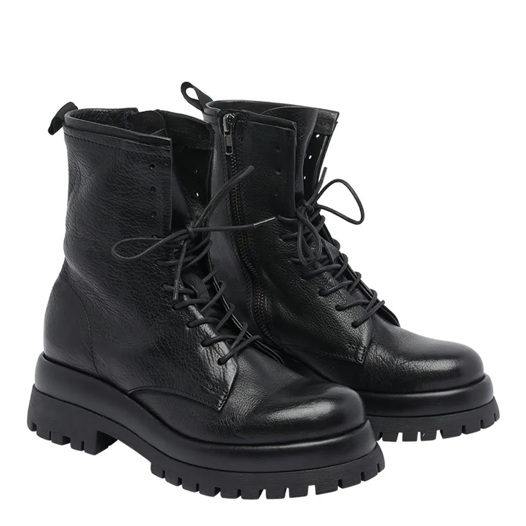 Pawelk's Lace-Up Round Toe Boots