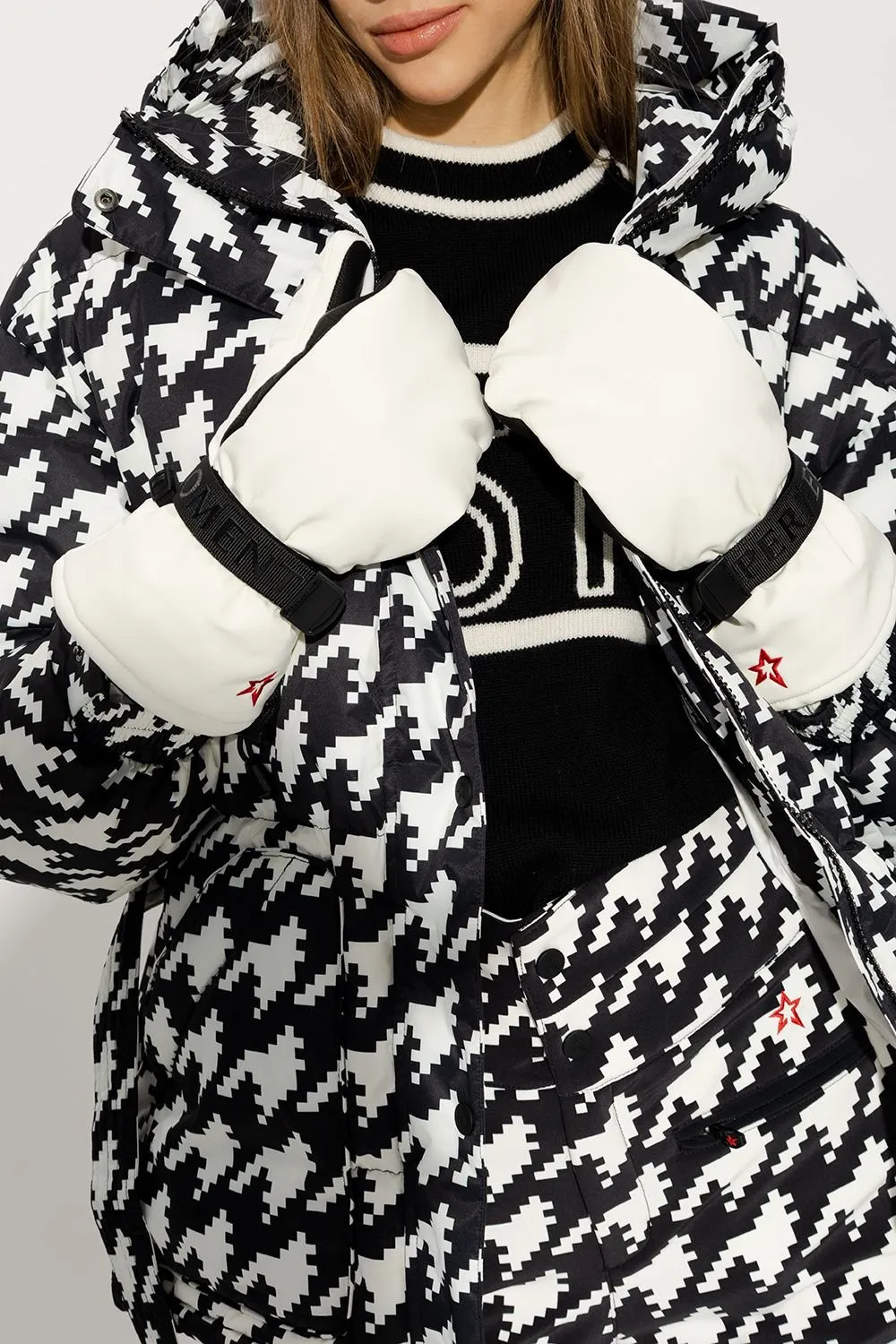 Perfect Moment Logo-Embroidered Gloves