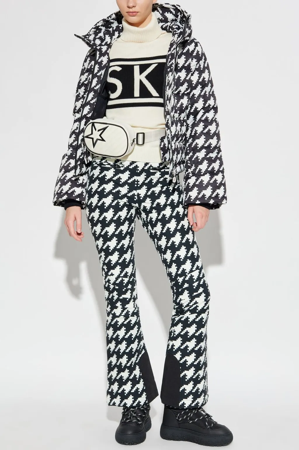 Perfect Moment Schild Turtleneck Sweater