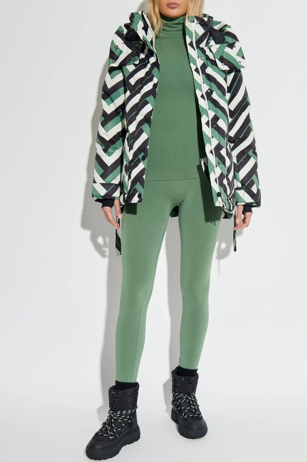 Perfect Moment Parisian Thermal Turtleneck