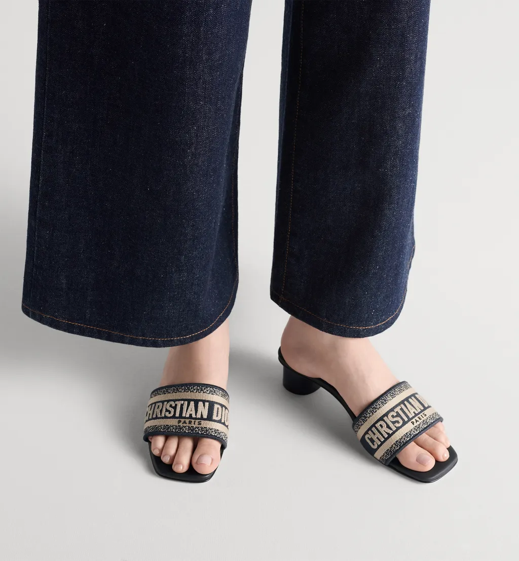Dway Heeled Slide