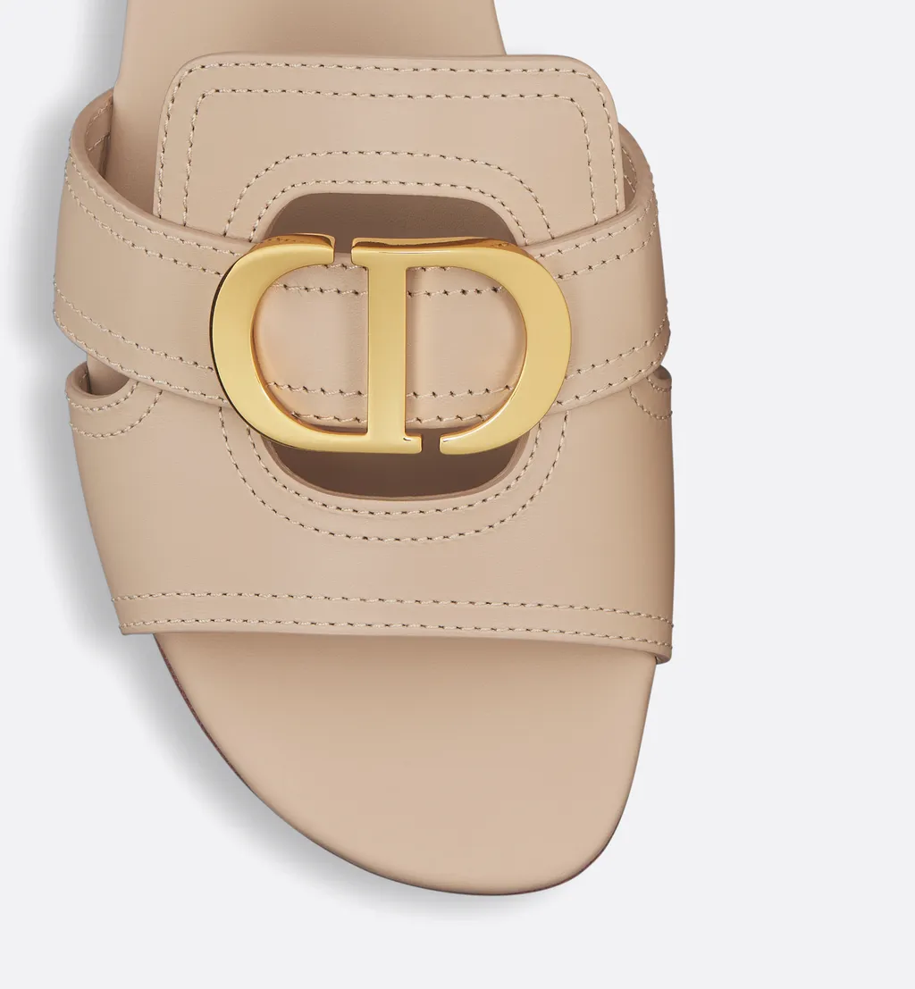 30 Montaigne Slide