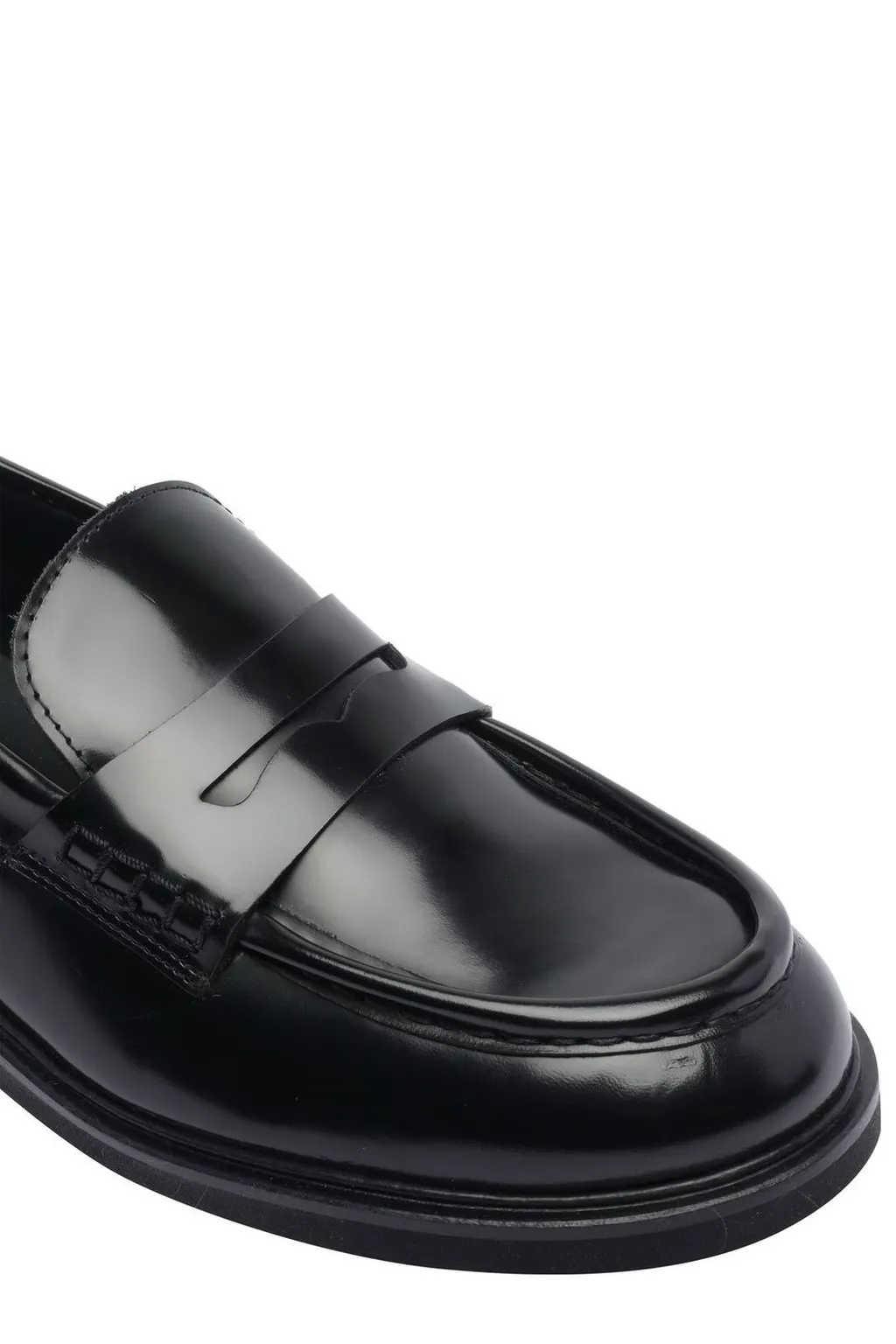 Poeve Ahri Round Toe Flat Shoes