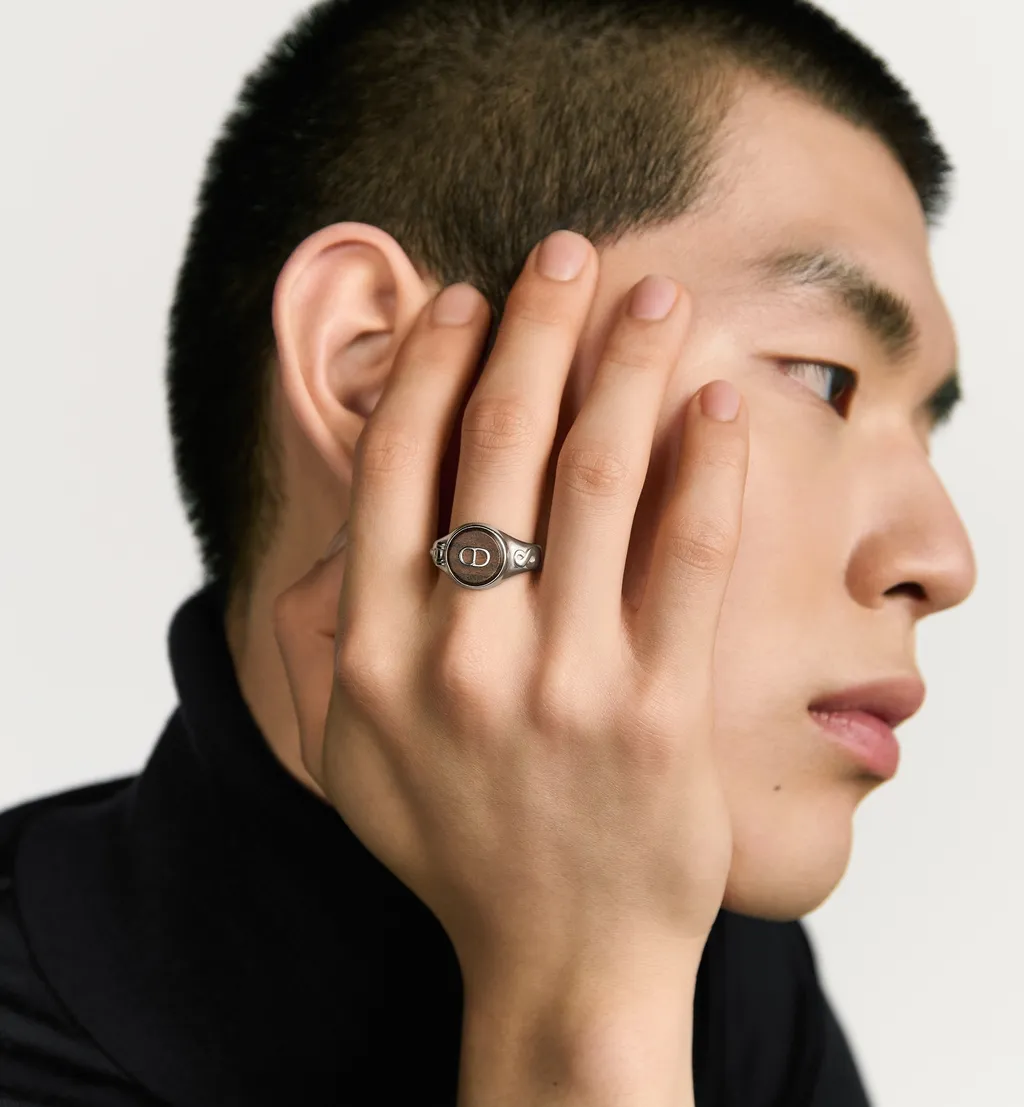 Knock On Wood Signet Ring