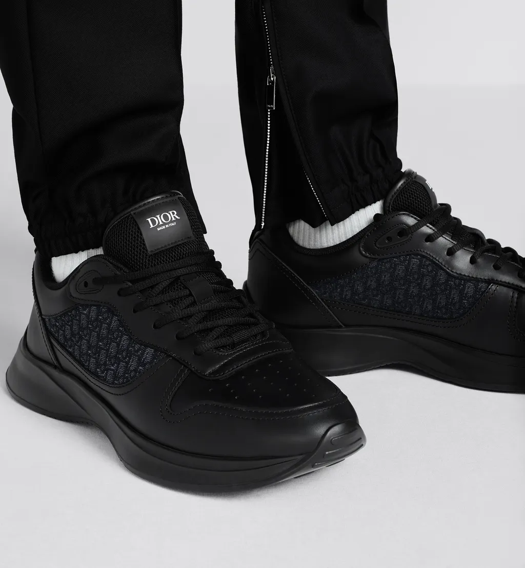 B25 Runner Sneaker