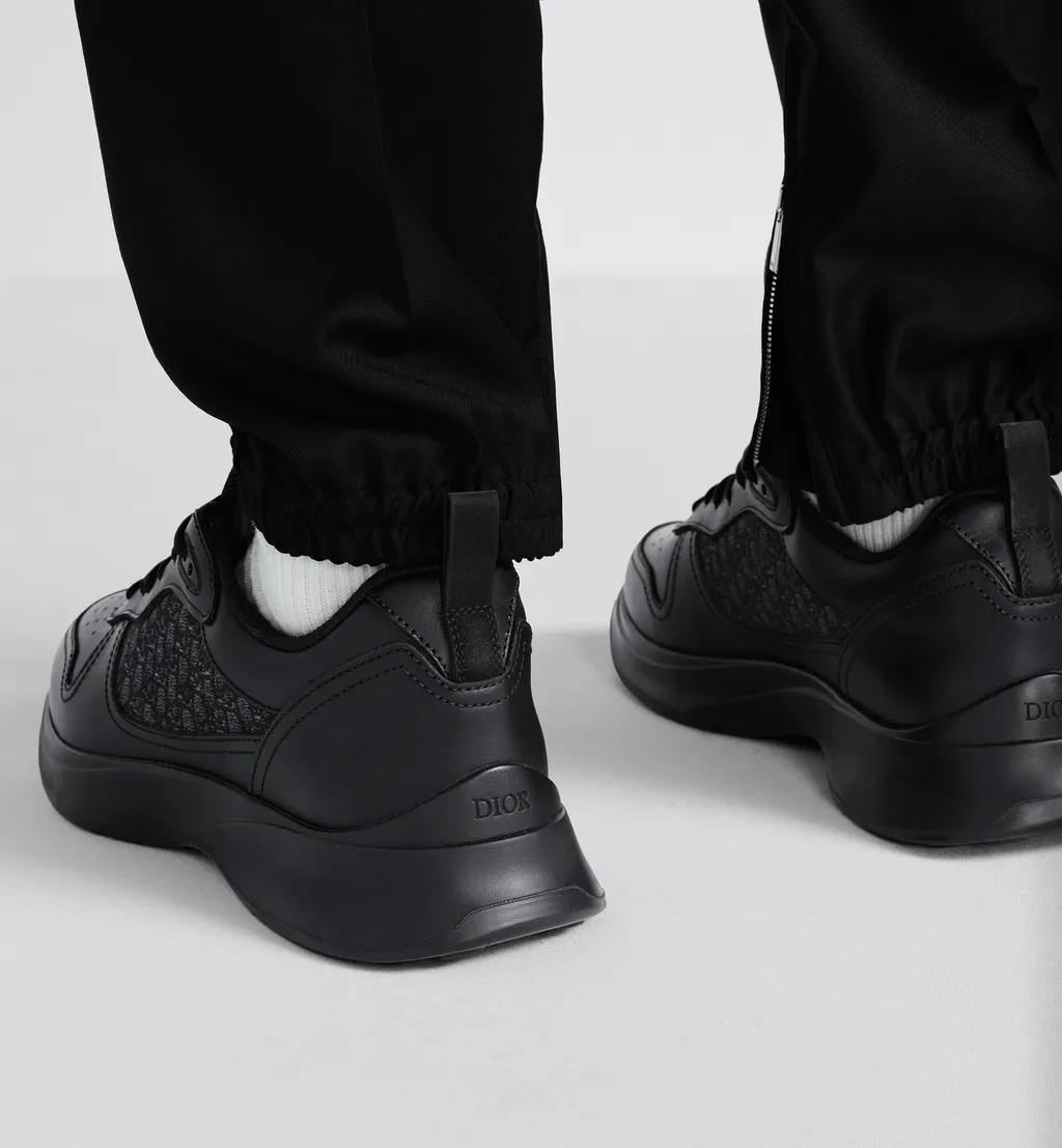 B25 Runner Sneaker