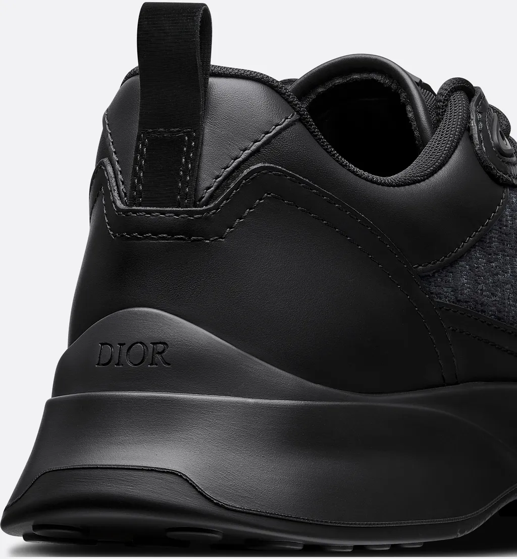 B25 Runner Sneaker