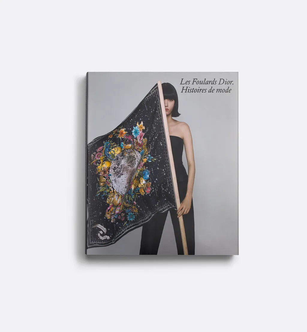 Book: Les Foulards Dior. Histoires De Mode