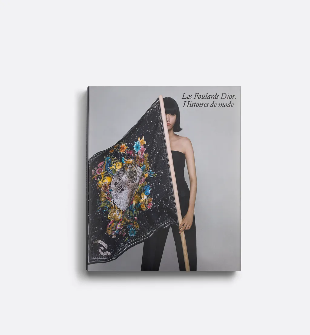 Book: Les Foulards Dior. Histoires De Mode