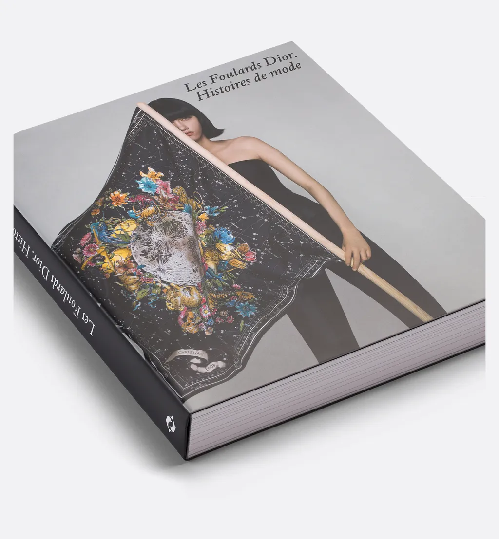 Book: Les Foulards Dior. Histoires De Mode