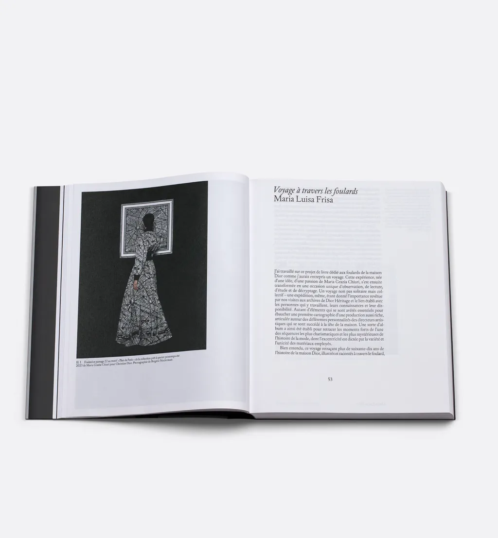 Book: Les Foulards Dior. Histoires De Mode
