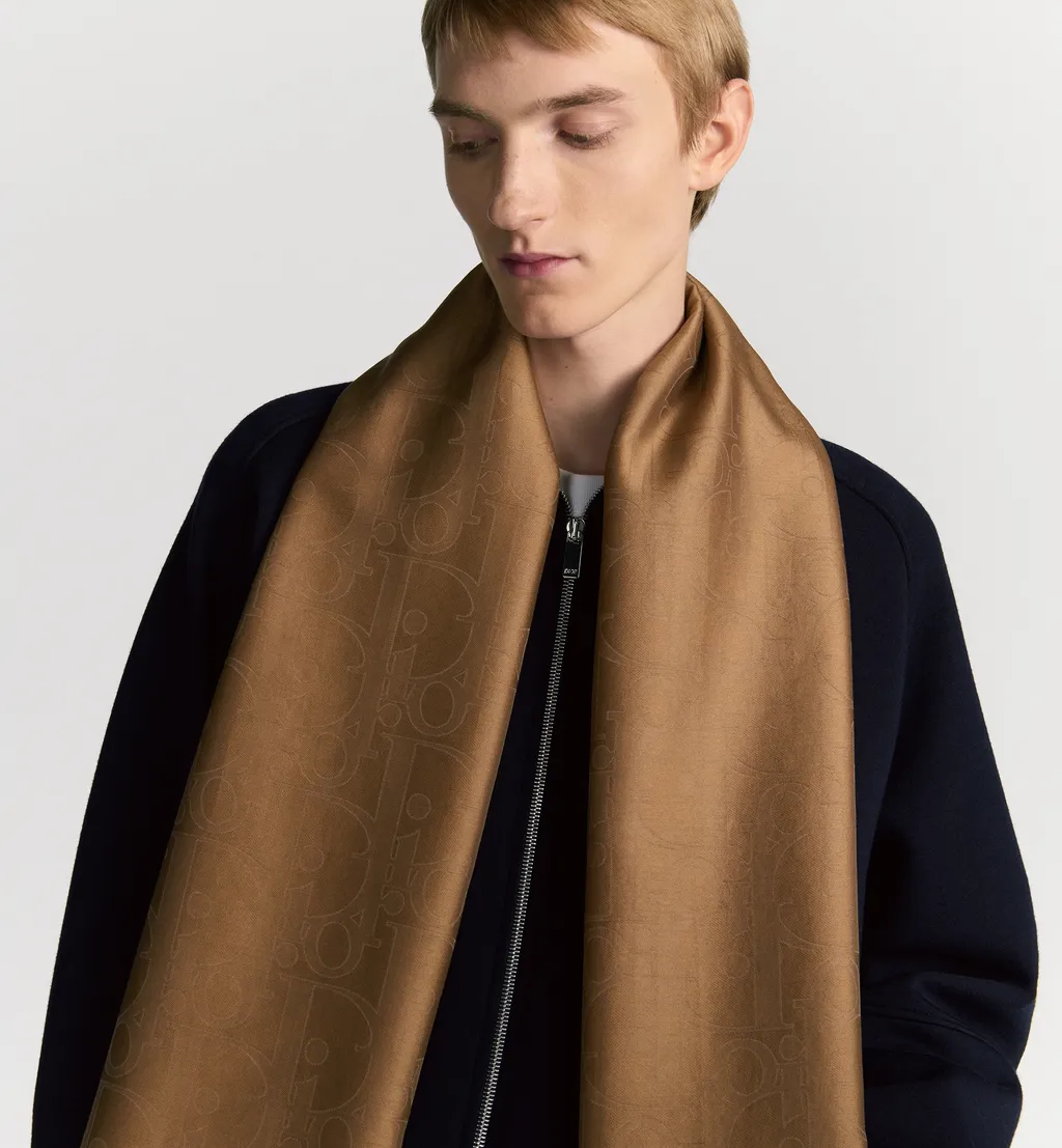 Dior Gravity Stole