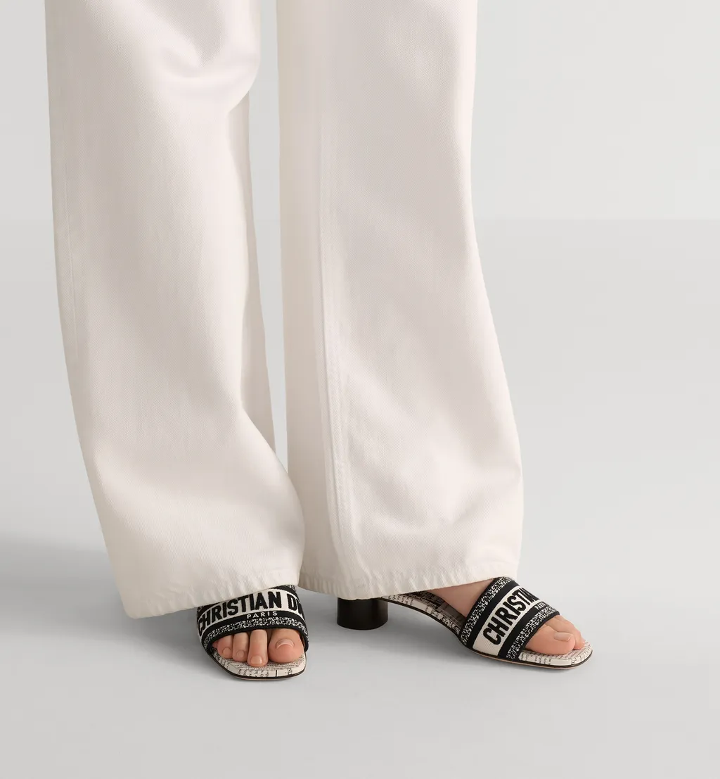 Dway Heeled Slide