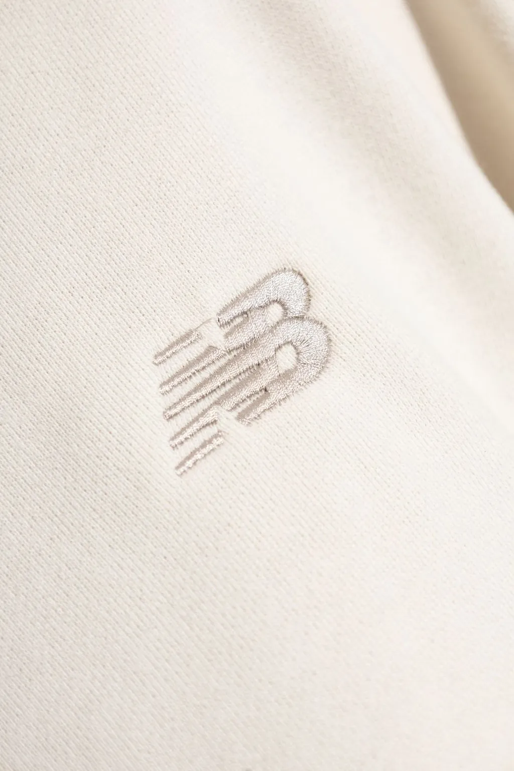 New Balance Logo Embroidered Cropped Sweatshirt