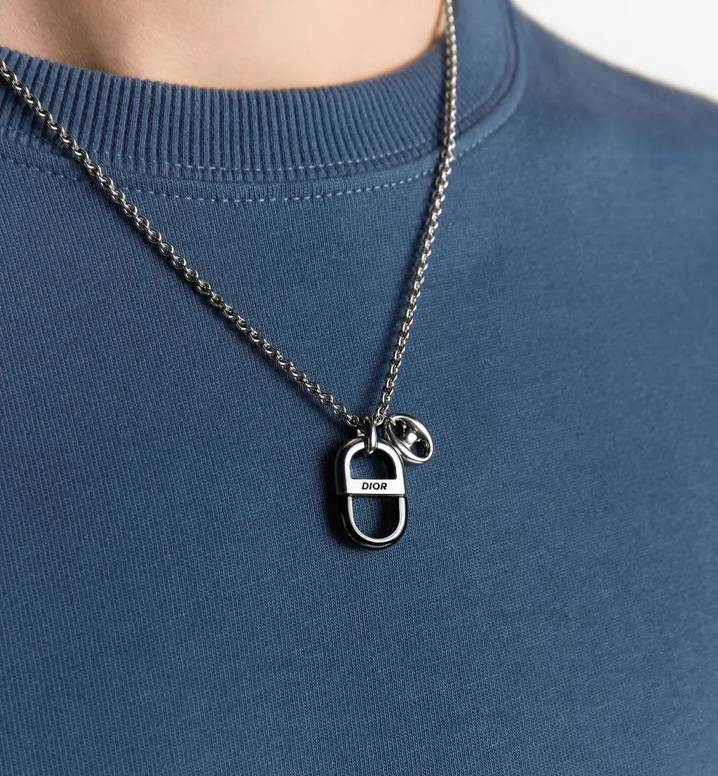 Dior 8 Pendant Necklace