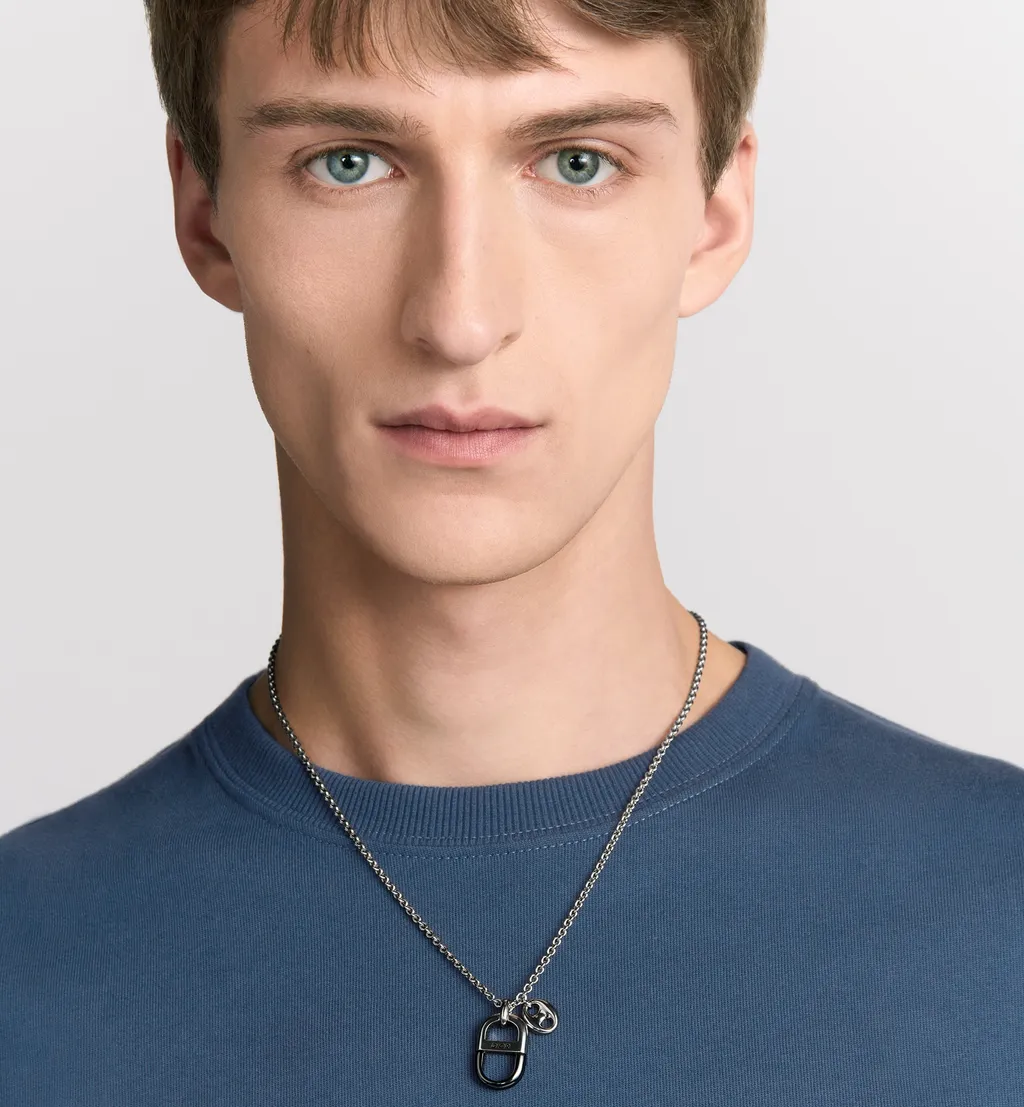 Dior 8 Pendant Necklace