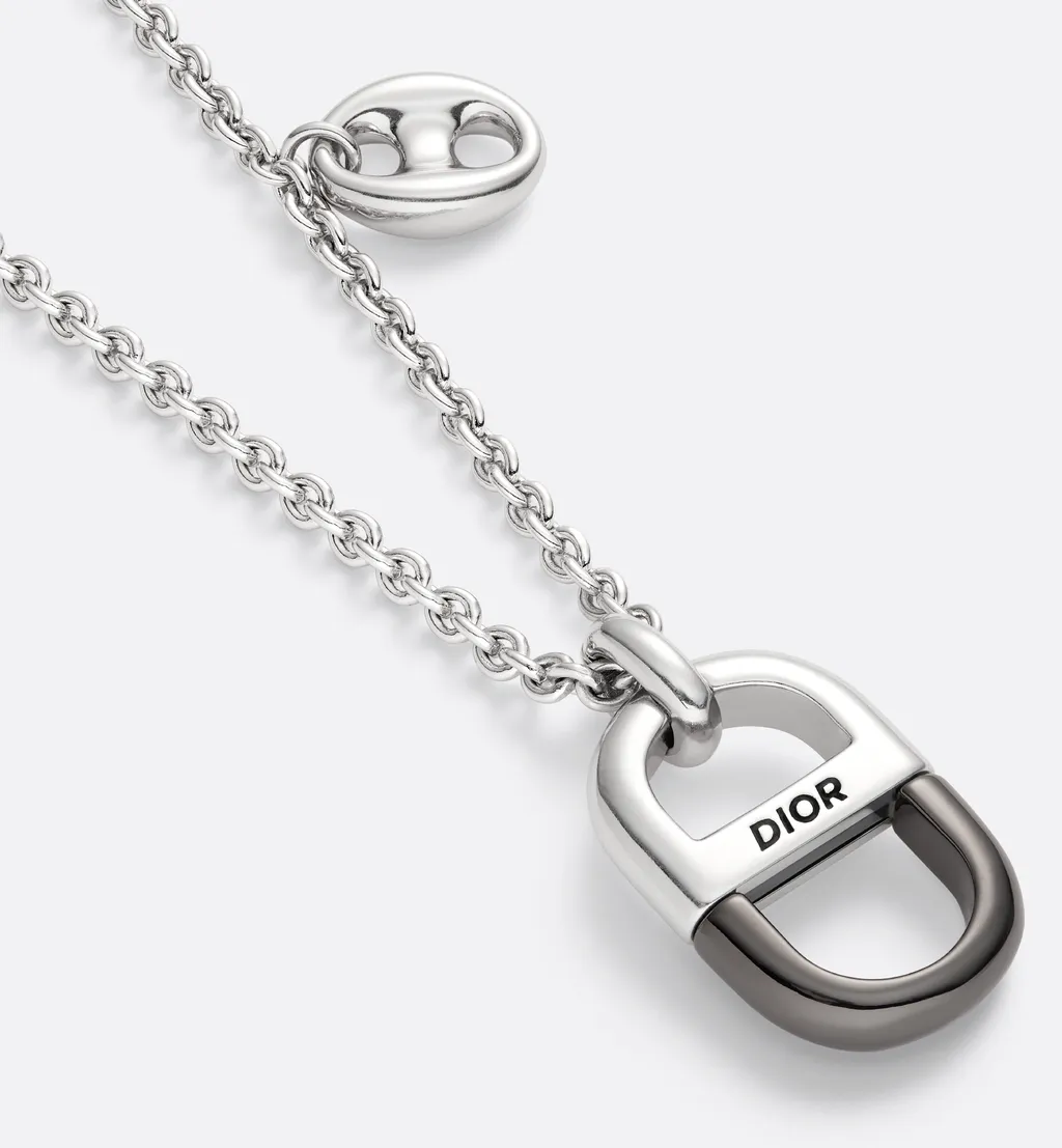 Dior 8 Pendant Necklace