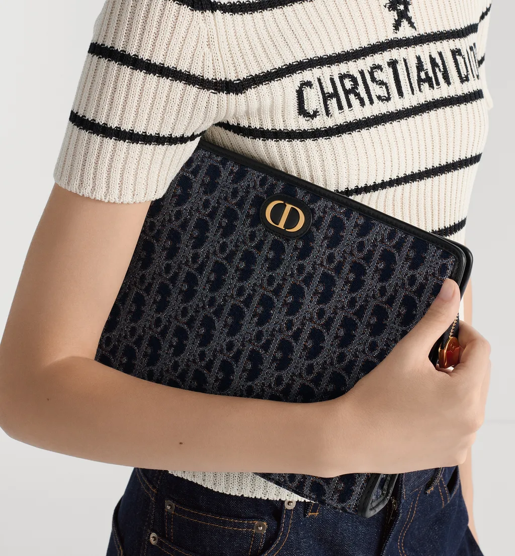 30 Montaigne Dea Pouch