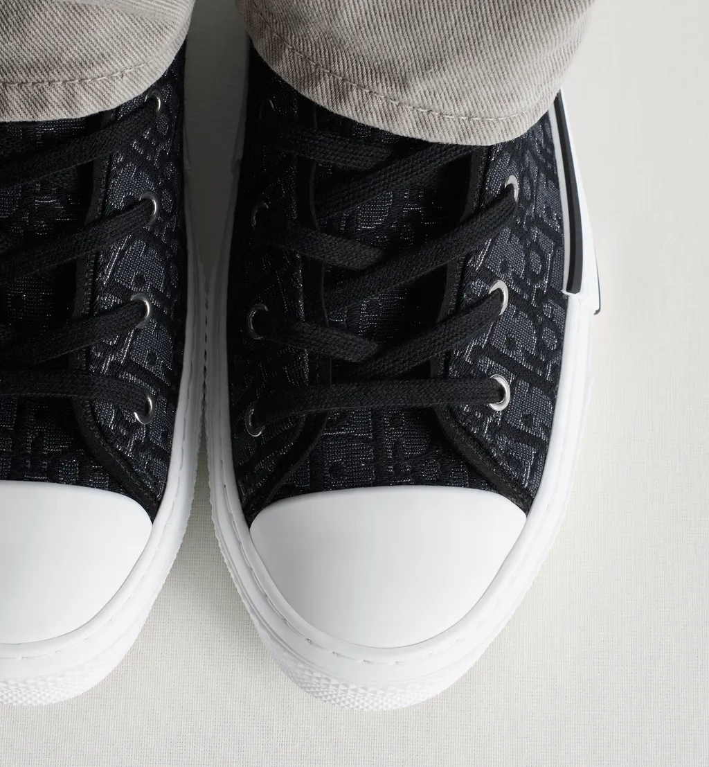 B23 League High-Top Sneaker