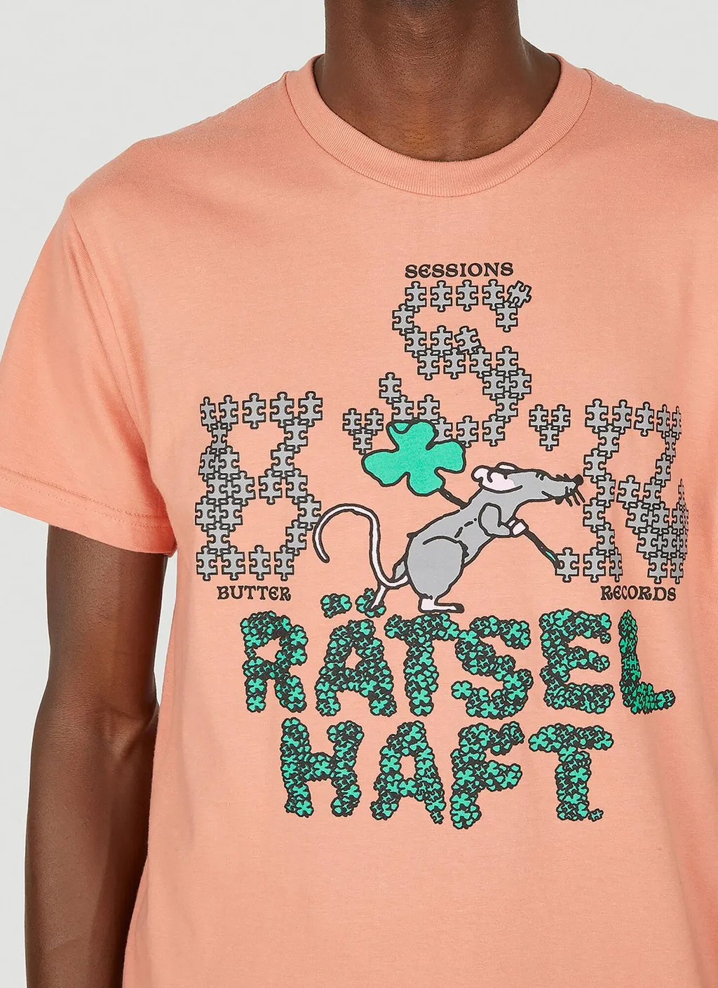 Butter Sessions Ratselhaft Graphic T-Shirt