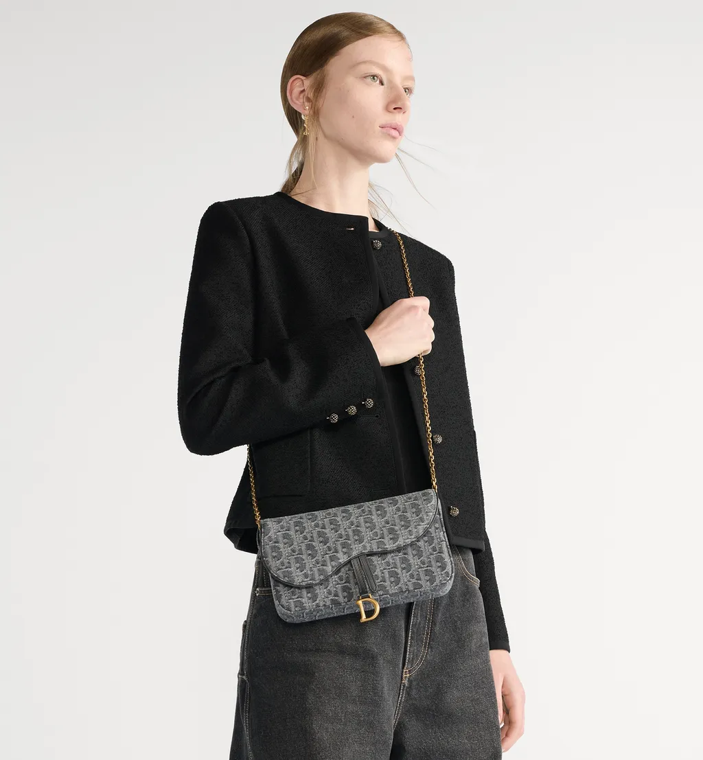 Medium Saddle Pouch With Chain