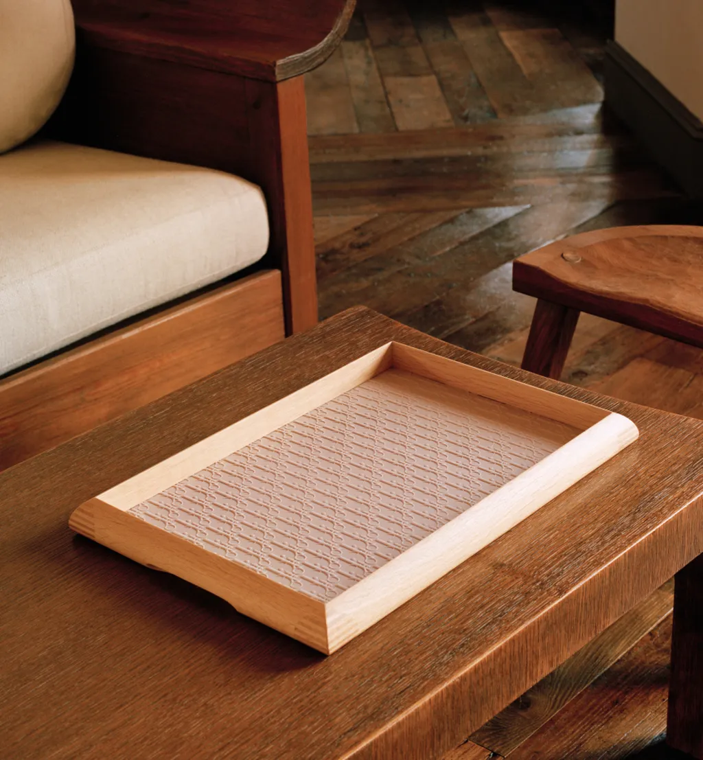 M Tray