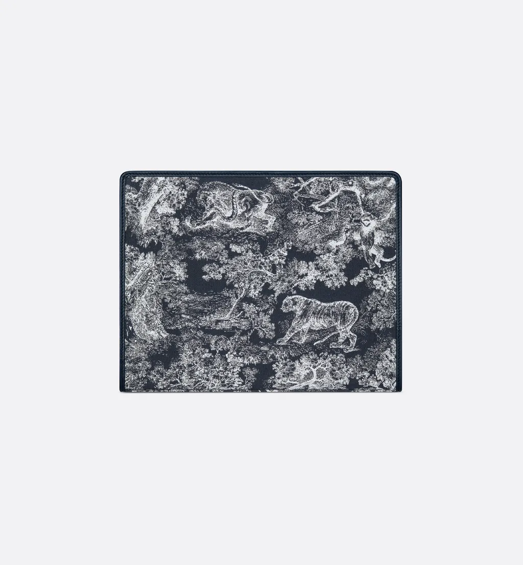 30 Montaigne Dea Pouch