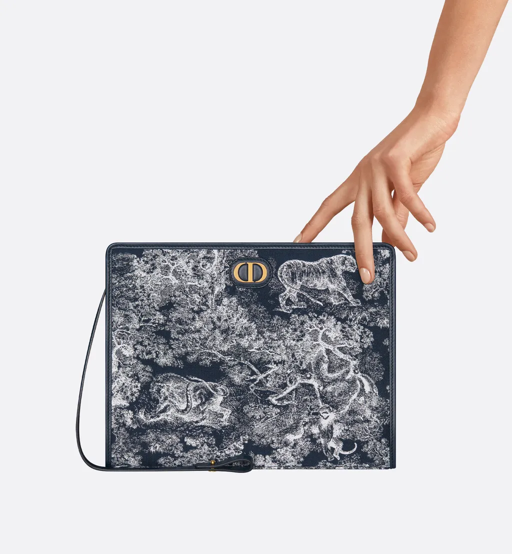 30 Montaigne Dea Pouch