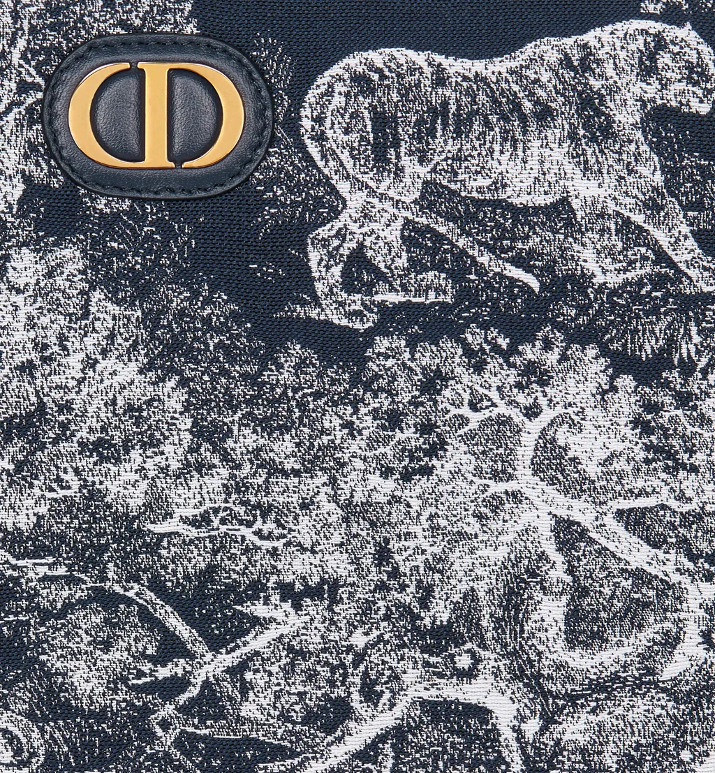 30 Montaigne Dea Pouch