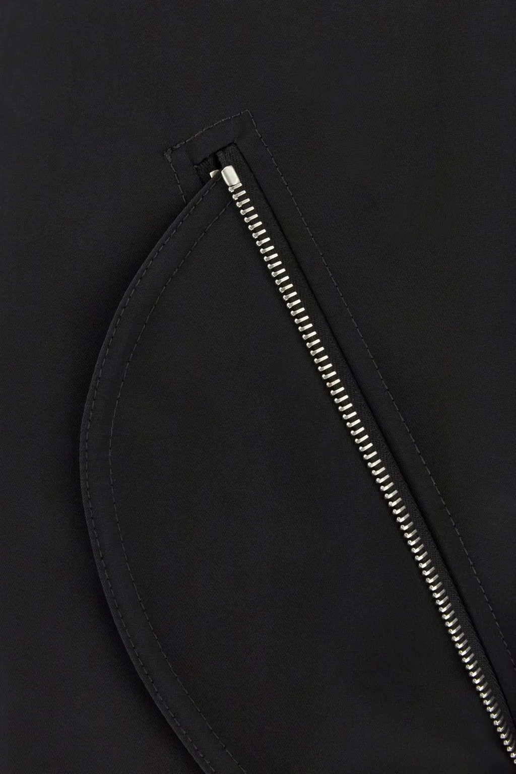 Off-White Zip-Up Long-Sleeved Jacket