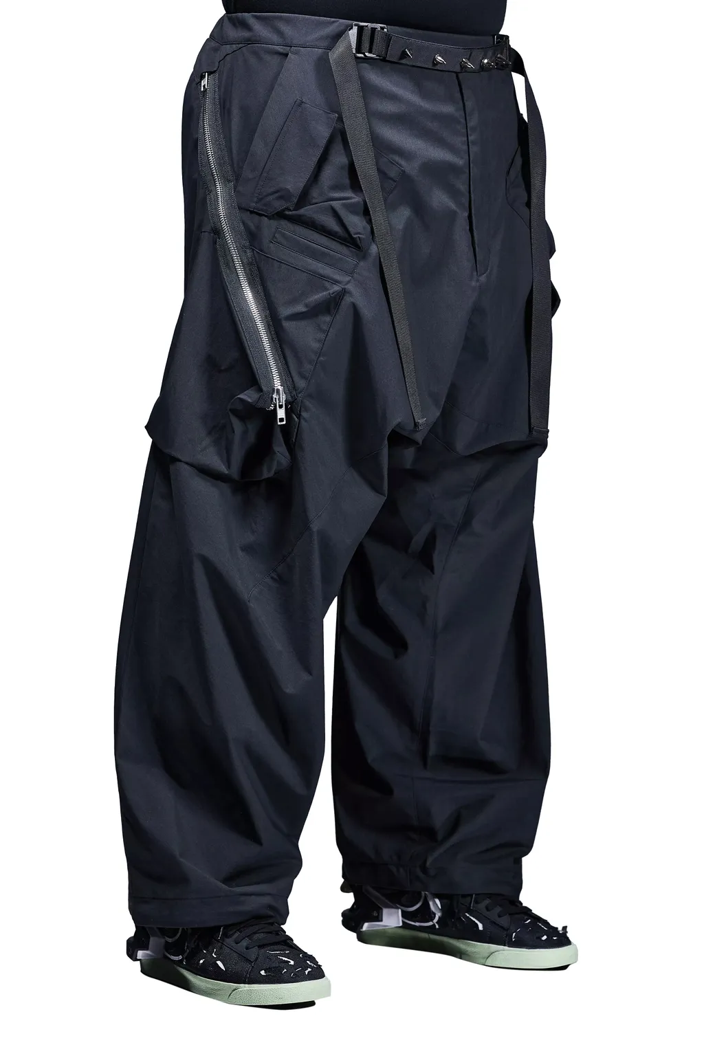 Encapsulated Nylon Ultrawide Drawcord Cargo Trouser Gen. 1 / Blk