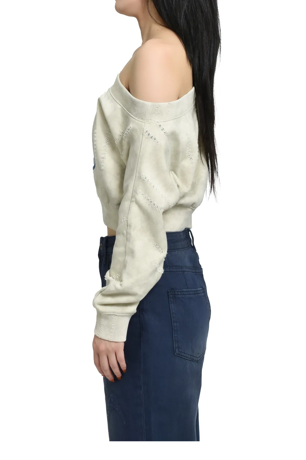 Distressed Off-Shoulder Sweatshirt / Bei