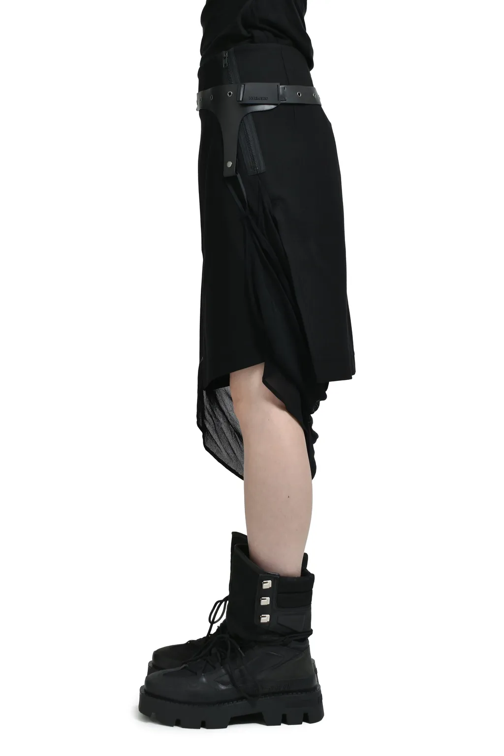 Graphic Wrap Skirt W/ Garter Belt / Blk