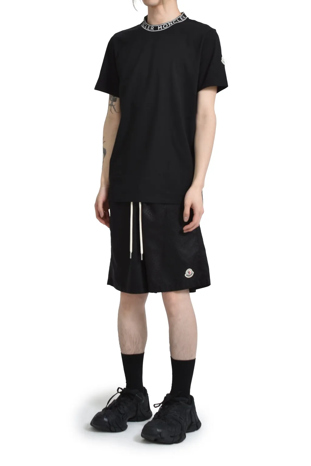 Neck Logo Ss T-Shirt / Blk