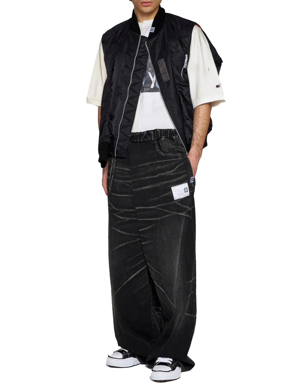 Maison Mihara Yasuhiro Logo-Patch Off-Centre Whiskered Jeans