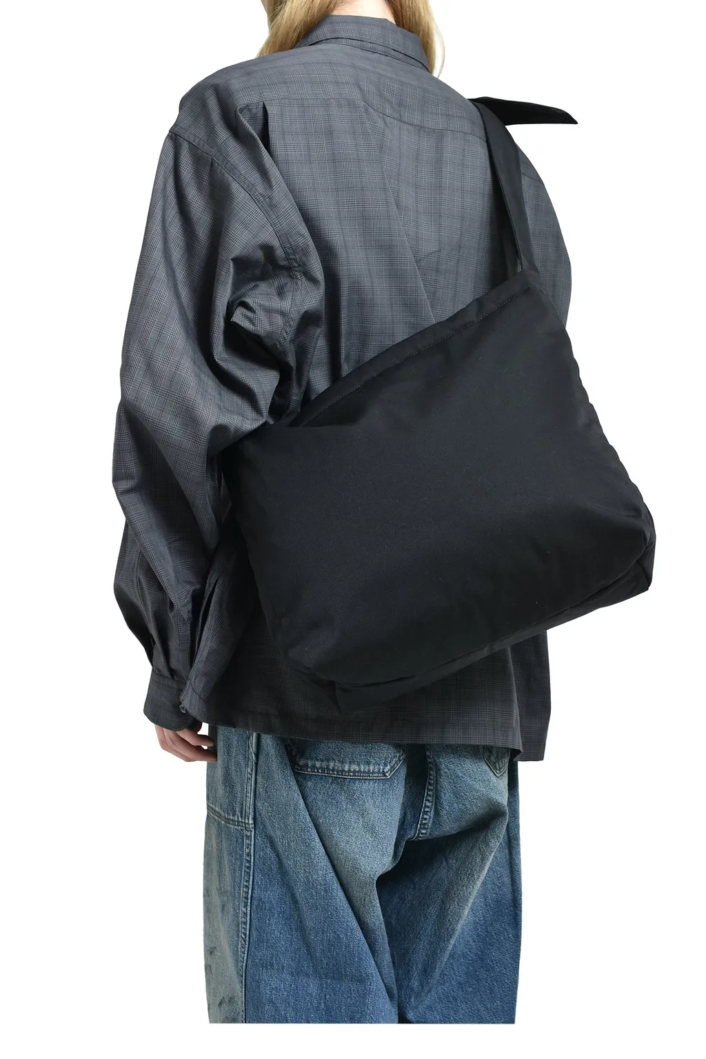 Tech Sling Bag / Black