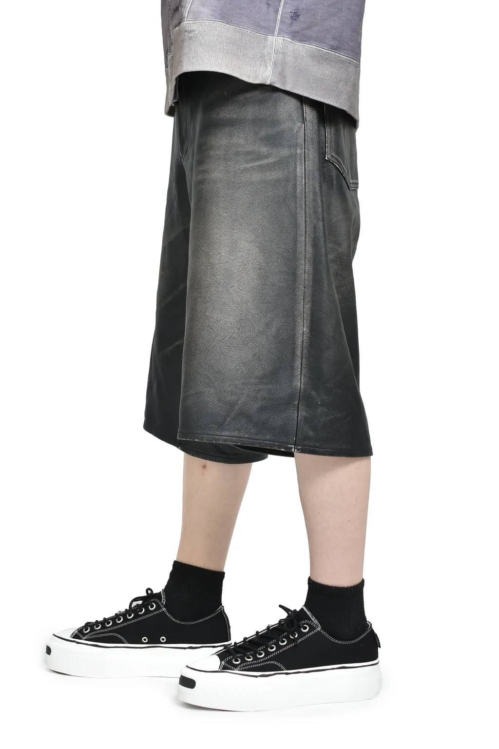 Distressed Leather Bermuda Shorts / Blk
