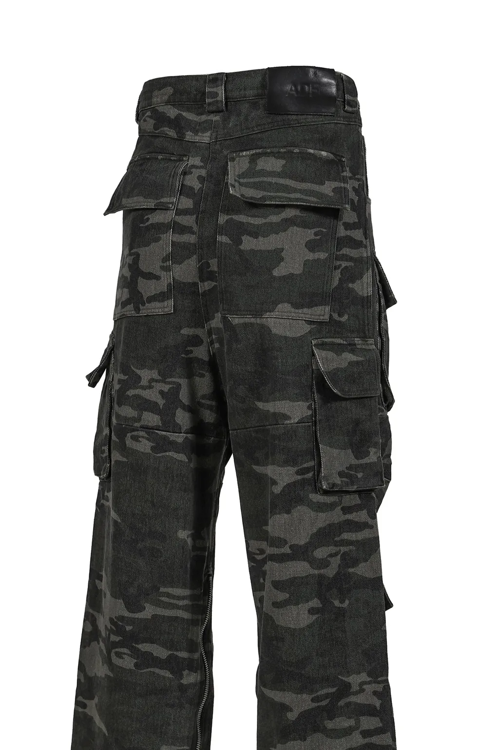 Camo Cargo Pants / Woodlan Camo