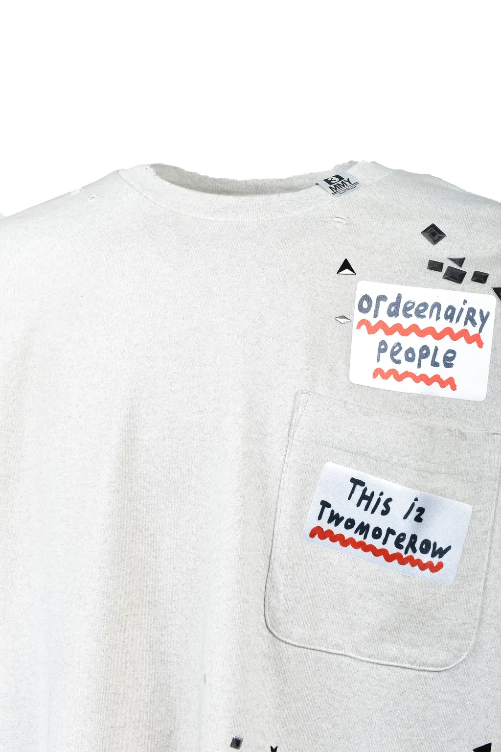 Embellished Sticker Long Sleeves Tee / Wht