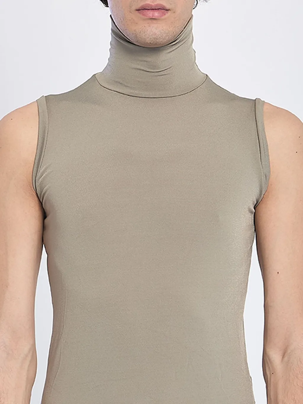 Haute Sleeveless High-Neck Knitwear