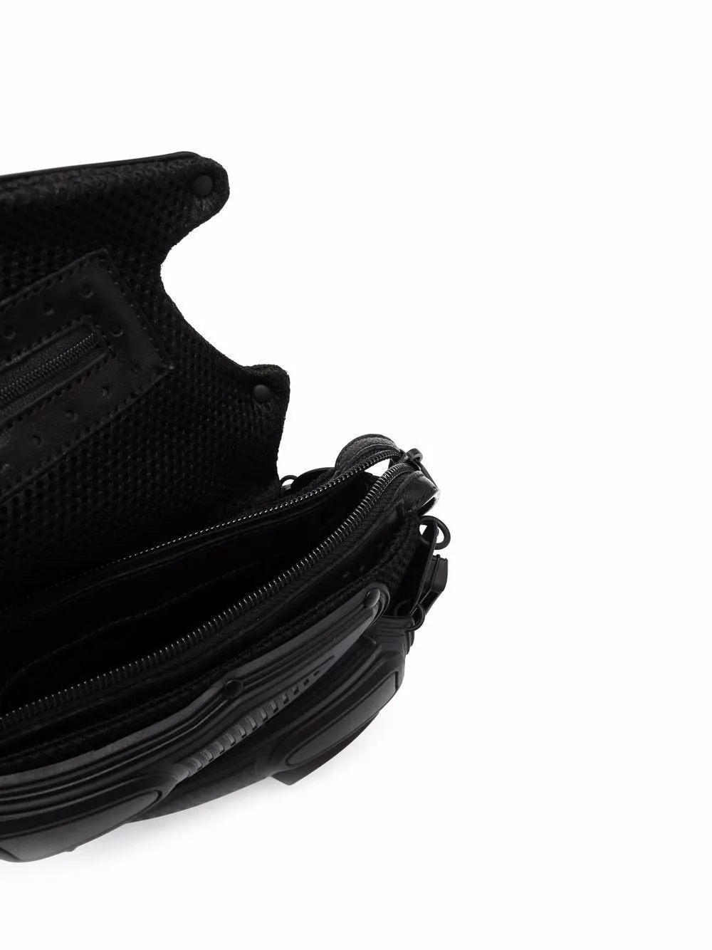 Innerraum Mesh Ring Detail Clutch Bag