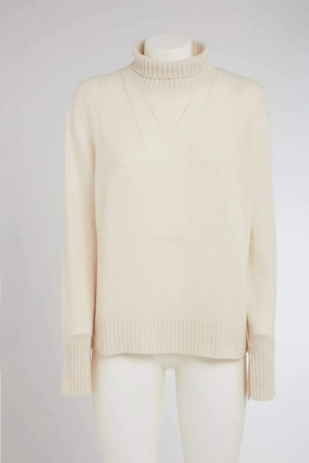 Allude Turtleneck Sweater