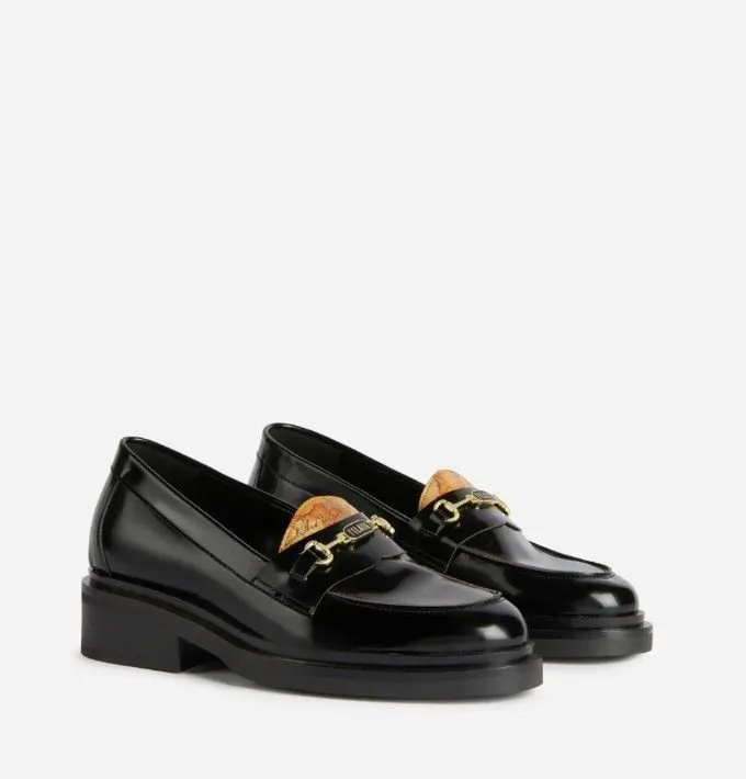 Alviero Martini Logo-Embellished Flat Shoes