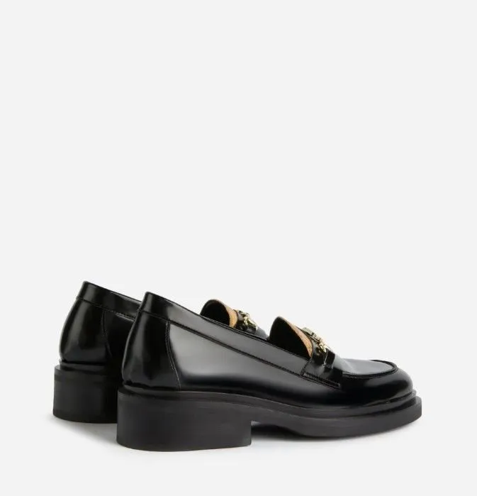 Alviero Martini Logo-Embellished Flat Shoes