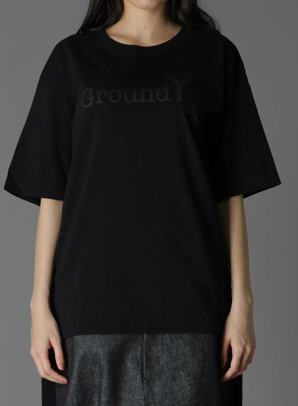 Black Ground Y Logo Graphic Print Standard T-Shirt