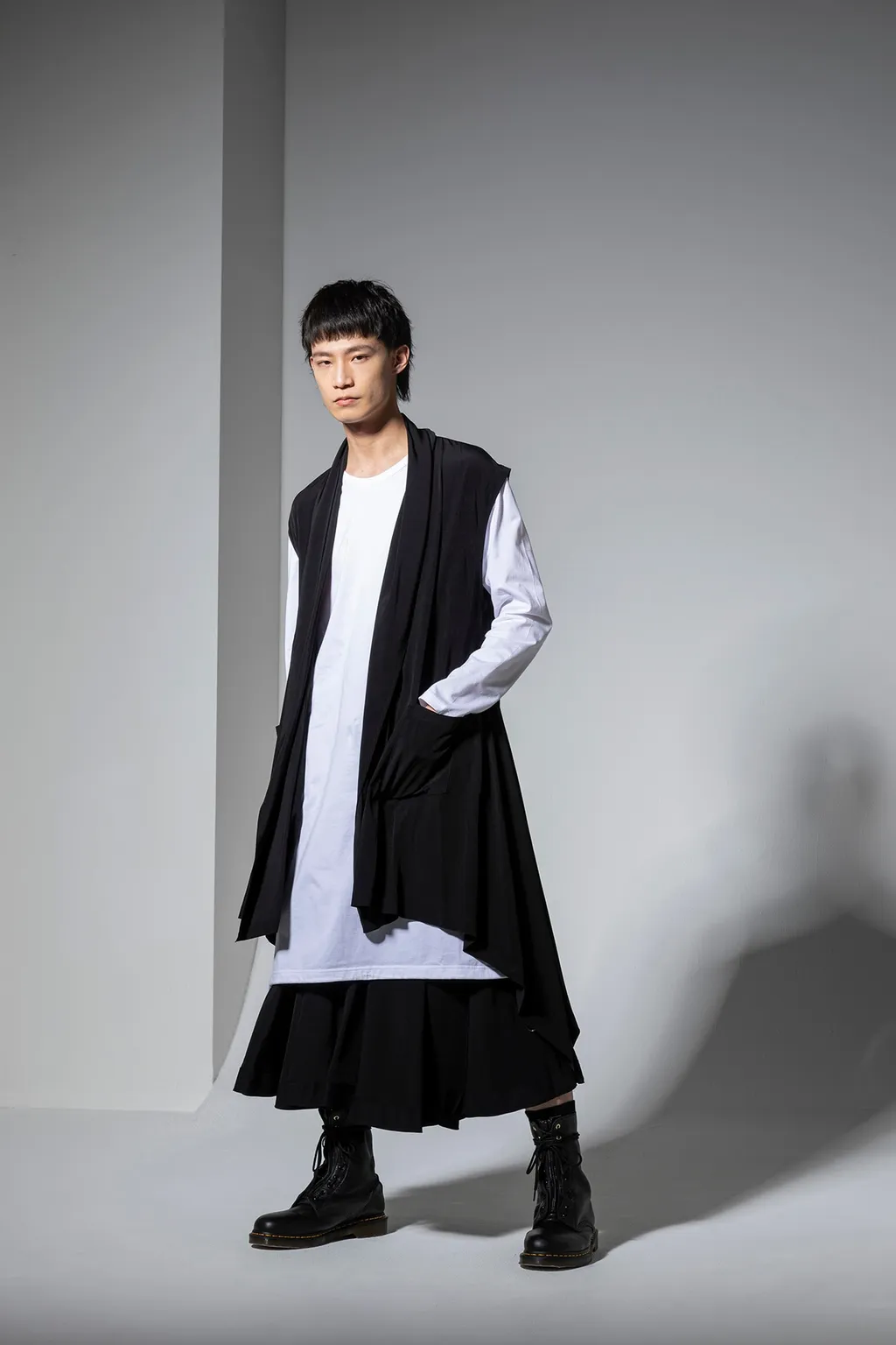 Crepe De Chine Decyne Side Fluttering Sleeveless Dress