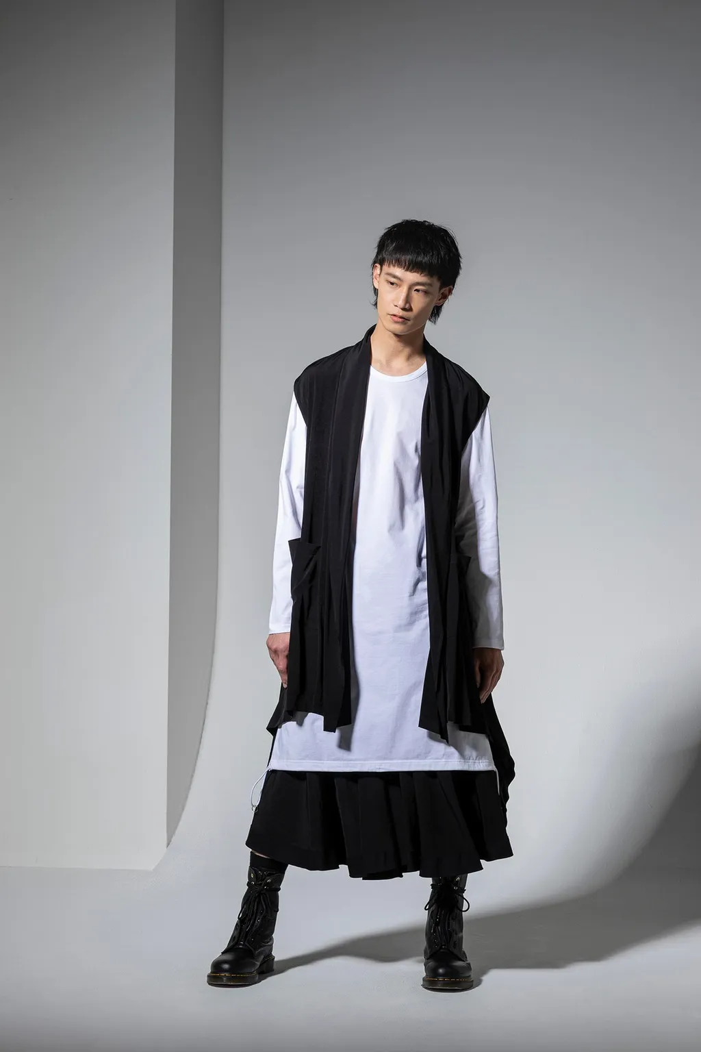Crepe De Chine Decyne Side Fluttering Sleeveless Dress