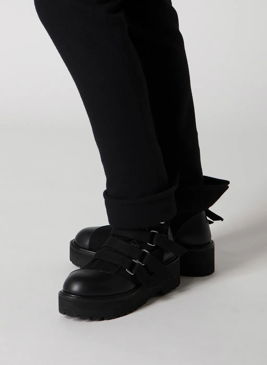 Light Mosser Slit Slim Pants
