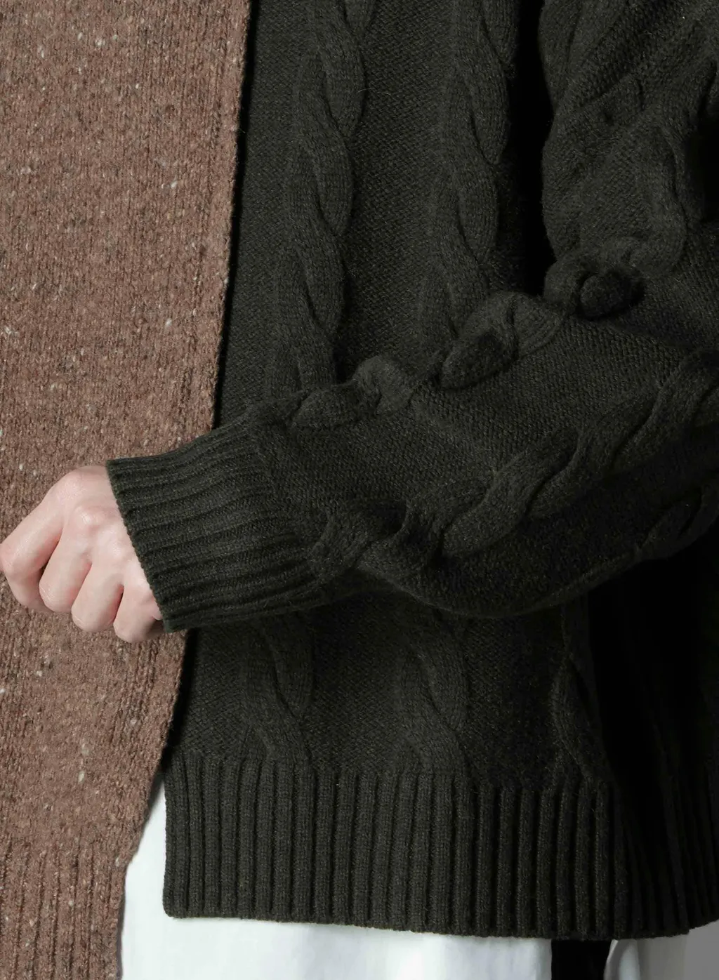 Fine Merino Wool Cable Switch Unbalance Pullover