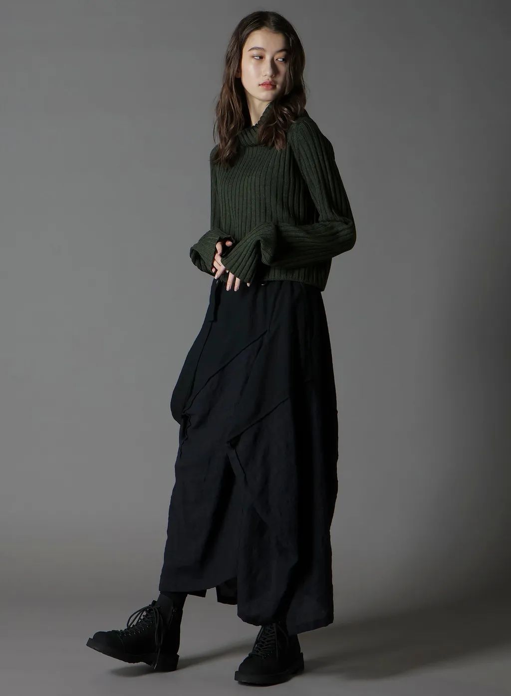 Fine Merino Wool Ribbed Raglen Short Length Turtle Neck